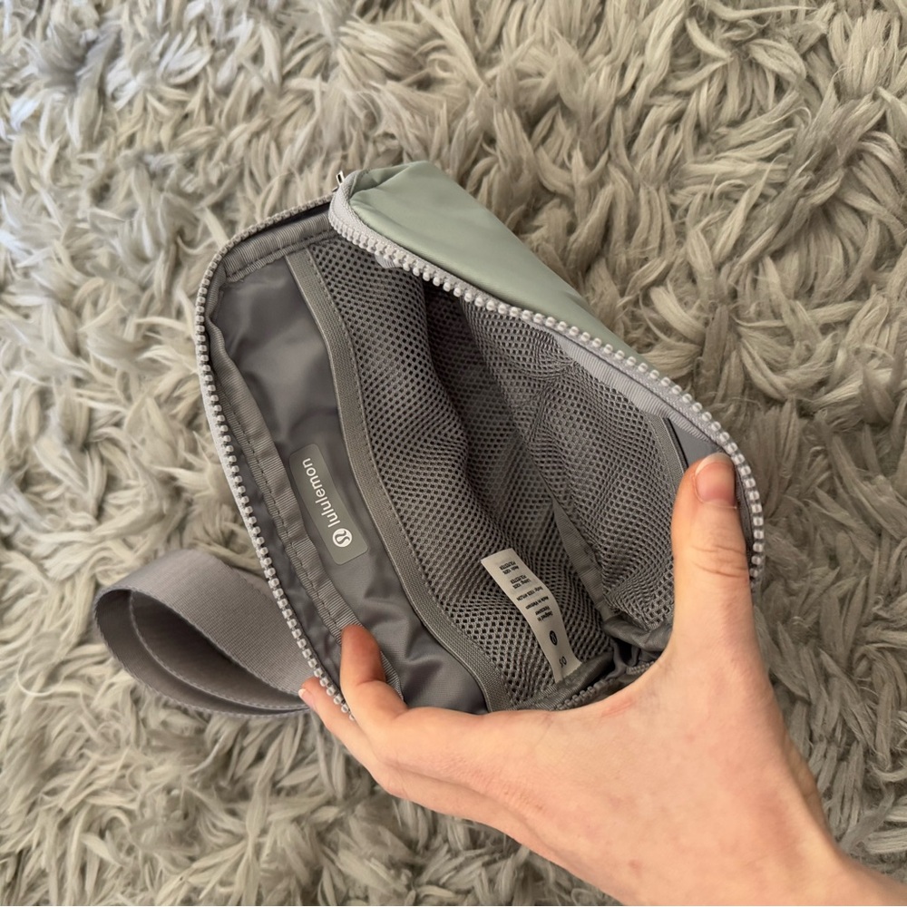 NWT Lululemon Belt Bag - Picture 6 of 6